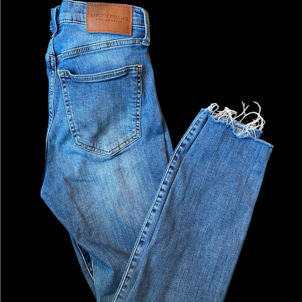 Button Fly Lucky Brand Highrise Skinny Jeans. Size 4